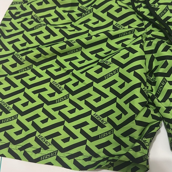 New Authentic VERSACE Green/Black Logo Print Swim Shorts - Picture 4 of 9